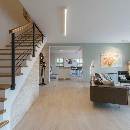 Design And Luxury Villa With Pool Kukci Buitenkant foto
