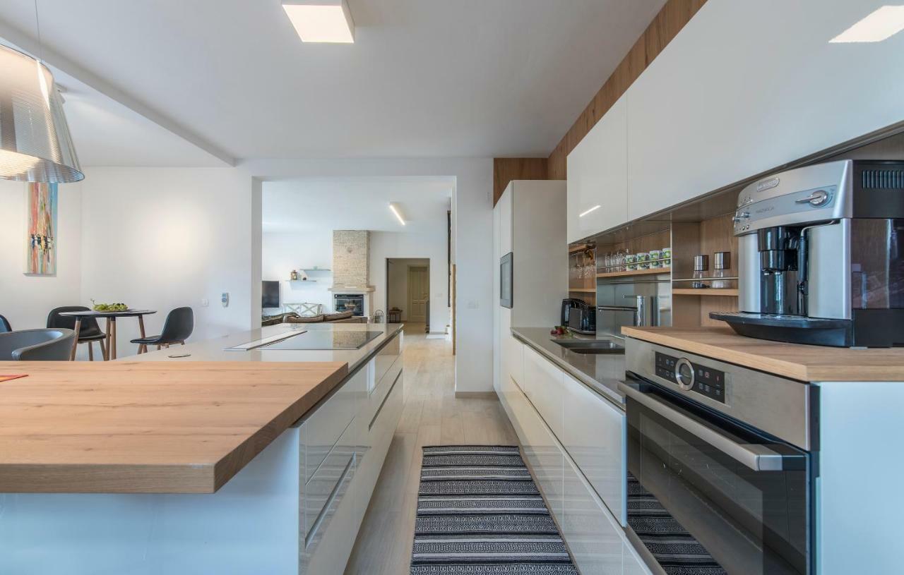 Design And Luxury Villa With Pool Kukci Buitenkant foto