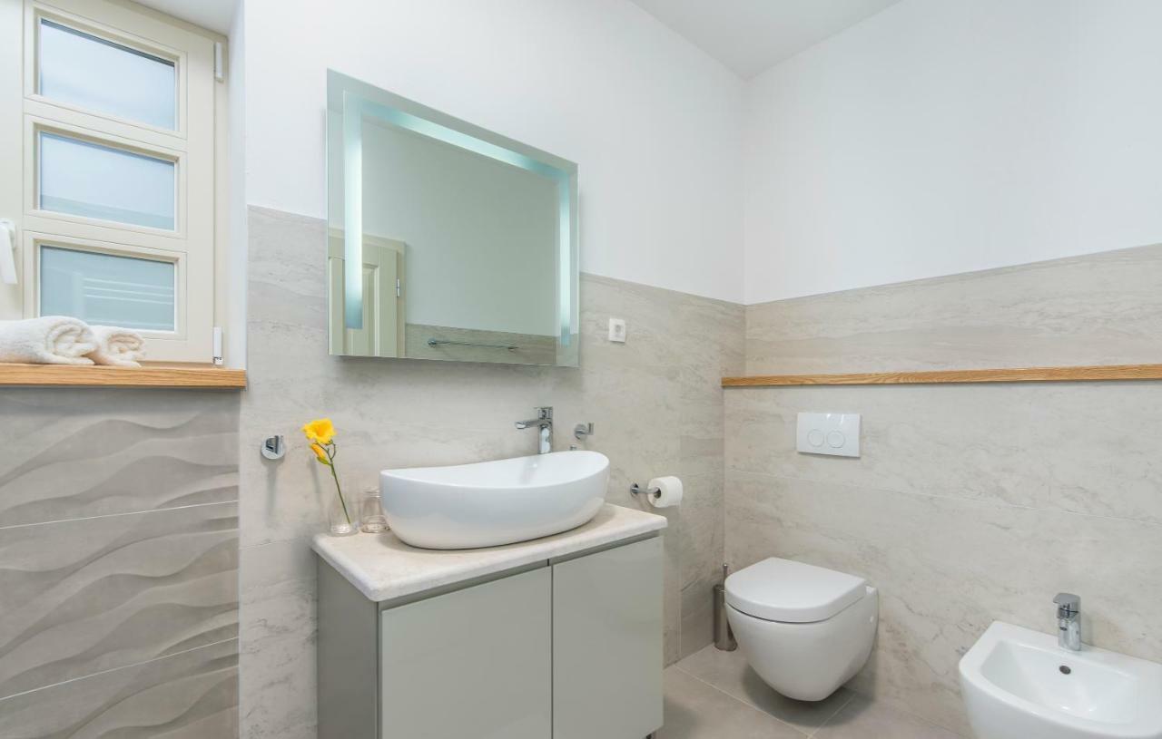 Design And Luxury Villa With Pool Kukci Buitenkant foto