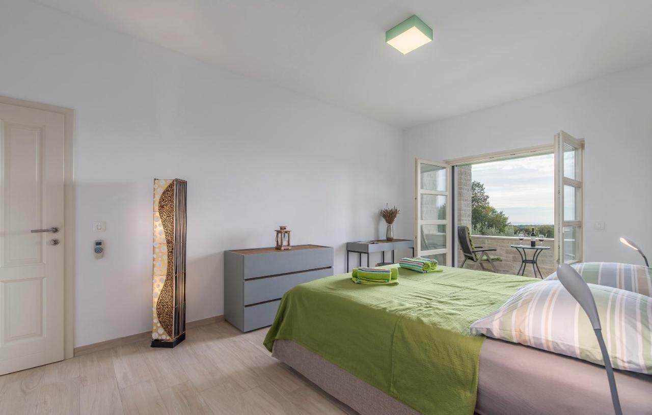 Design And Luxury Villa With Pool Kukci Buitenkant foto