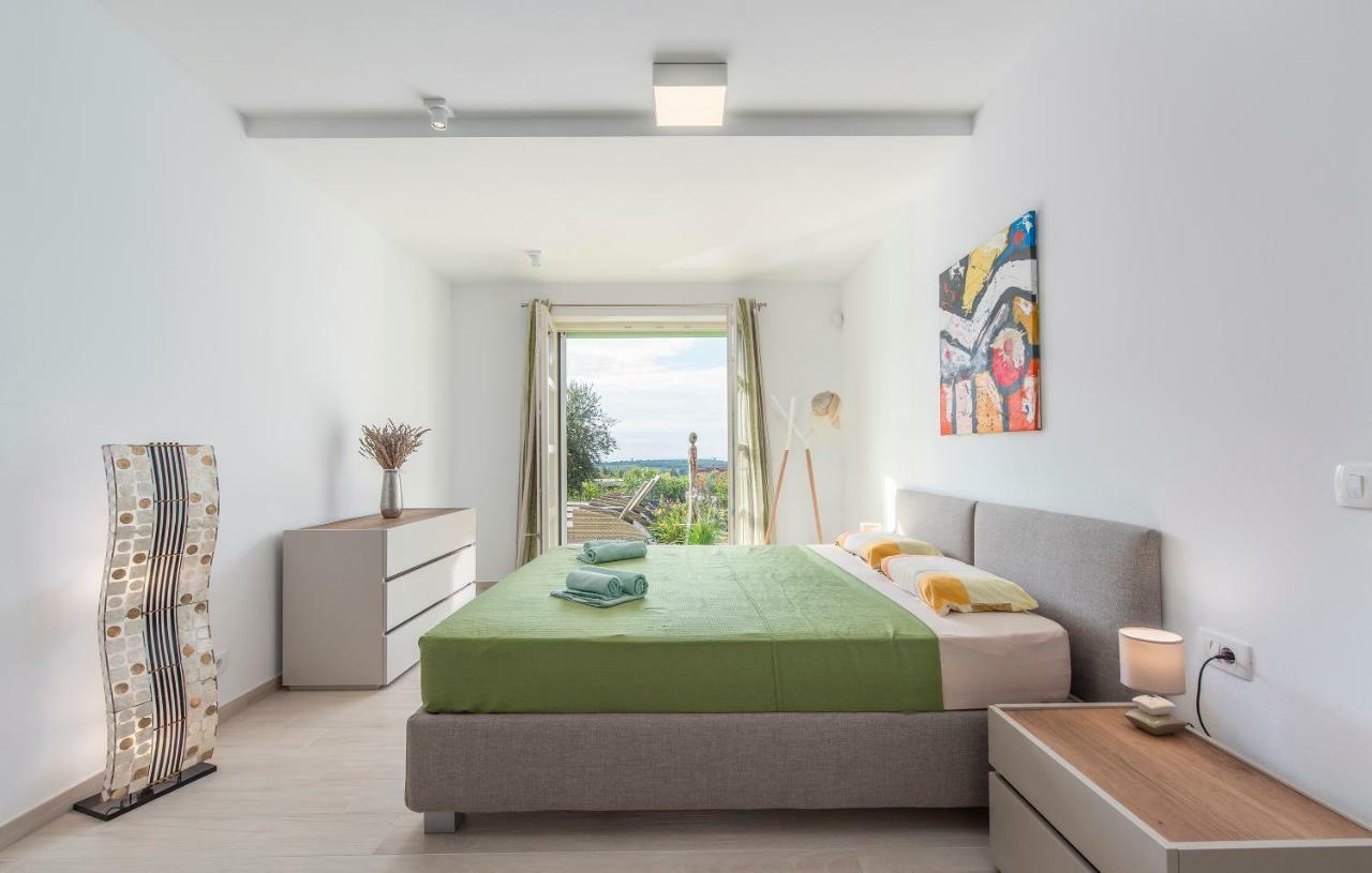 Design And Luxury Villa With Pool Kukci Buitenkant foto